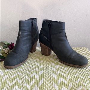 Clark’s Soft Leather non slip Booties